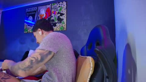 Snapshot of camiloalvarezzz3 chatting on 02-19-25, 01:50 CAMILO online show from 02-19-25, 01:50