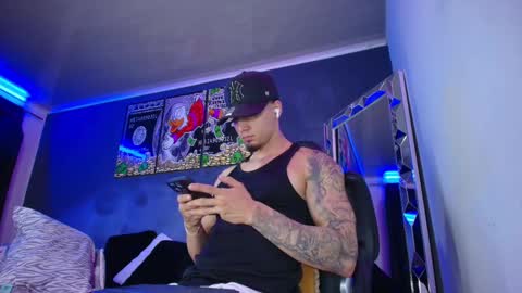 Snapshot of camiloalvarezzz3 chatting on 03-03-25, 03:31 CAMILO online show from 03-03-25, 03:31