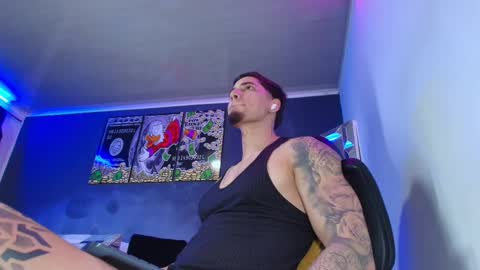 Snapshot of camiloalvarezzz3 chatting on 03-11-25, 03:45 CAMILO online show from 03-11-25, 03:45
