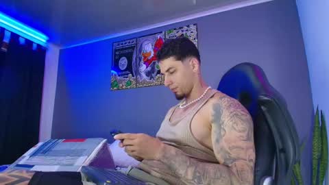 Snapshot of camiloalvarezzz3 chatting on 09-09-25, 07:13 CAMILO online show from 09-09-25, 07:13