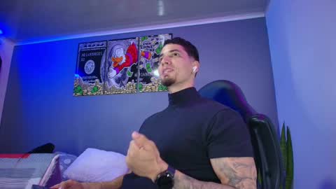 Snapshot of camiloalvarezzz3 chatting on 09-19-25, 07:14 CAMILO online show from 09-19-25, 07:14