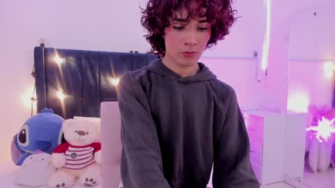 Snapshot of camilodoumit chatting on 02-03-25, 02:13 CamiloDoumit online show from 02-03-25, 02:13