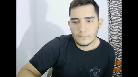 Snapshot of camilowhite_ chatting on 10-21-25, 08:09 Camilowhite online show from 10-21-25, 08:09