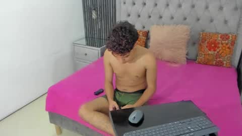 Snapshot of camilowhites chatting on 03-01-25, 12:28 CamilowhiteS online show from 03-01-25, 12:28