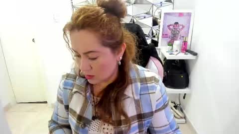 camixxx_m online show from 06-19-26, 12:09