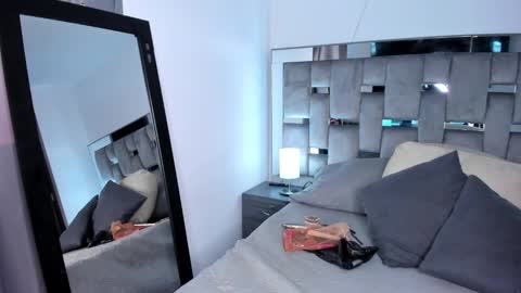 Camila online show from 01-09-25, 05:33