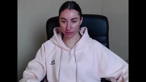 Snapshot of cammila_horn chatting on 04-30-26, 06:42 cammila horn online show from 04-30-26, 06:42