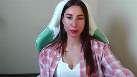 Snapshot of cammila_horn chatting on 05-11-26, 02:45 cammila horn online show from 05-11-26, 02:45