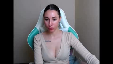 Snapshot of cammila_horn chatting on 05-18-26, 05:13 cammila horn online show from 05-18-26, 05:13