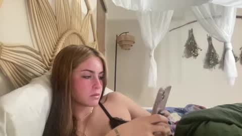 Snapshot of camncaroline chatting on 09-20-25, 03:40 camncaroline online show from 09-20-25, 03:40