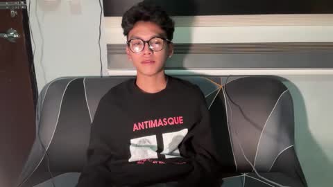 Snapshot of camwithethan chatting on 10-03-25, 12:13 Ethan online show from 10-03-25, 12:13