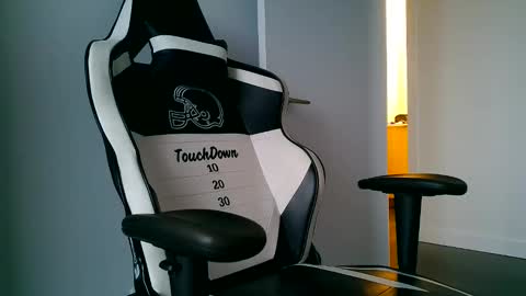 Snapshot of canadianstud18 chatting on 06-02-26, 01:40 Devon online show from 06-02-26, 01:40