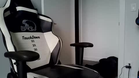 Snapshot of canadianstud18 chatting on 06-03-26, 01:41 Devon online show from 06-03-26, 01:41