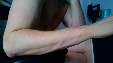 Snapshot of canadianstud18 chatting on 06-18-26, 01:50 Devon online show from 06-18-26, 01:50