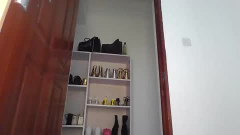 Snapshot of canah2003 chatting on 09-25-25, 04:49 Canah online show from 09-25-25, 04:49