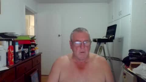 Snapshot of canberian chatting on 12-17-24, 01:18 Canberian online show from 12-17-24, 01:18