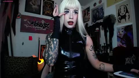 Snapshot of cancer420_ chatting on 05-01-26, 12:54 Elizabeth666 online show from 05-01-26, 12:54