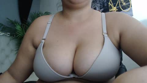 Candy  online show from 09-19-25, 01:01