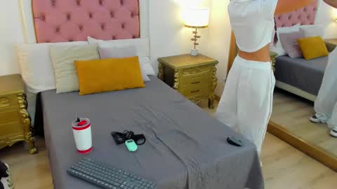 Candy online show from 02-11-25, 01:41