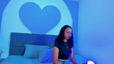 Snapshot of candy_brunette_18 chatting on 10-13-25, 06:41 Candy online show from 10-13-25, 06:41