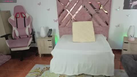 Im ChloeJoin The Fan Club online show from 06-22-26, 05:26