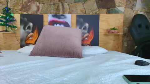 Jolie online show from 11-11-25, 05:13