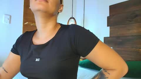 Jolie online show from 03-12-26, 08:15