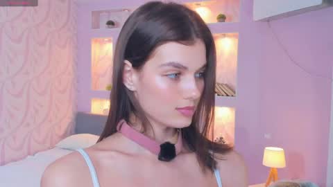 Snapshot of candy_flo chatting on 04-25-26, 01:41 Flora online show from 04-25-26, 01:41