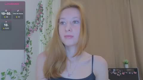 Snapshot of candy_flosse chatting on 09-15-25, 07:52 candy_flosse online show from 09-15-25, 07:52