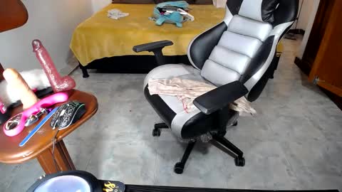 Snapshot of candy_hairy chatting on 01-08-25, 09:21 candy online show from 01-08-25, 09:21