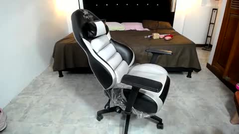 Snapshot of candy_hairy chatting on 01-28-25, 11:50 candy online show from 01-28-25, 11:50