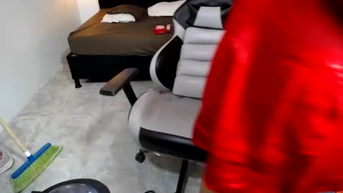 Snapshot of candy_hairy chatting on 01-31-25, 10:20 candy online show from 01-31-25, 10:20