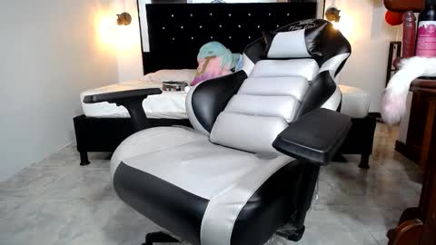 Snapshot of candy_hairy chatting on 02-13-25, 09:41 candy online show from 02-13-25, 09:41