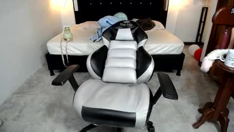 Snapshot of candy_hairy chatting on 02-16-25, 02:31 candy online show from 02-16-25, 02:31