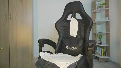 Nickol online show from 05-14-26, 07:31