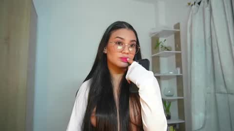 Nickol online show from 06-19-26, 08:23