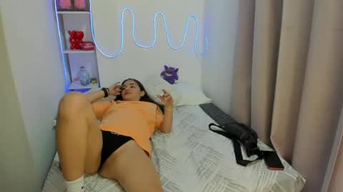 candy_kitty7343 online show from 05-06-26, 02:51