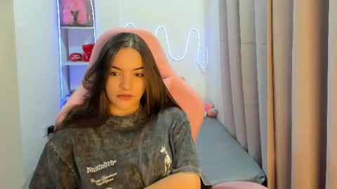candy_kitty7343 online show from 06-12-26, 03:05