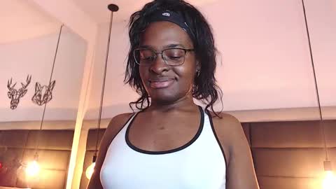 Snapshot of candy_lovee6 chatting on 11-05-25, 10:32 CANDY LOVE DANNA online show from 11-05-25, 10:32