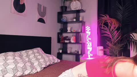 Snapshot of candy_sandy_ chatting on 01-23-25, 08:25 Sandy online show from 01-23-25, 08:25