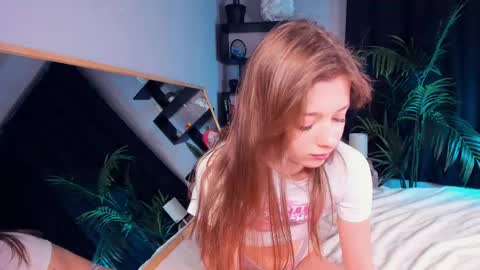 Snapshot of candy_sandy_ chatting on 02-22-25, 11:13 Sandy online show from 02-22-25, 11:13