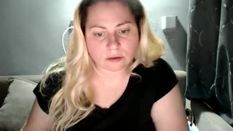 Laura online show from 09-29-25, 04:34