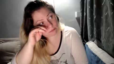 Laura online show from 05-05-26, 06:49