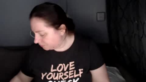 Laura online show from 06-18-26, 11:58