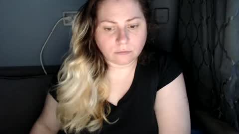 Laura online show from 06-25-26, 04:44