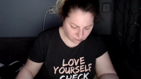 Snapshot of candycream74 chatting on 06-28-26, 01:28 Laura online show from 06-28-26, 01:28