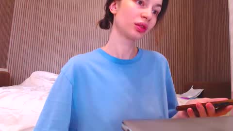 Snapshot of candyjesx chatting on 10-18-25, 09:21 CANDYJESx online show from 10-18-25, 09:21