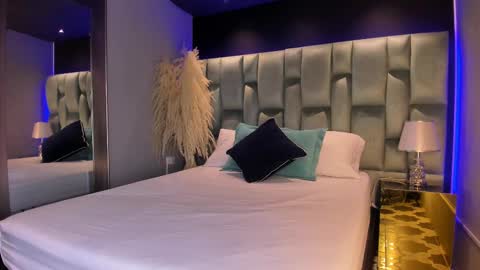 candyluxury_ online show from 02-11-25, 07:05