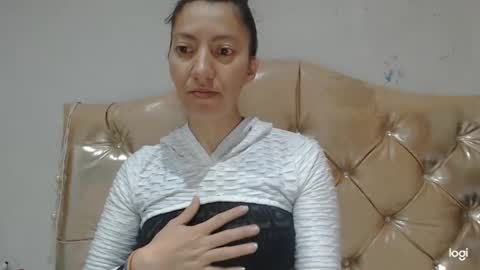 Snapshot of candymilfff chatting on 02-18-25, 12:06 candymilfff online show from 02-18-25, 12:06