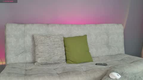 Snapshot of candyy_bella chatting on 04-30-26, 01:28 Isabella online show from 04-30-26, 01:28